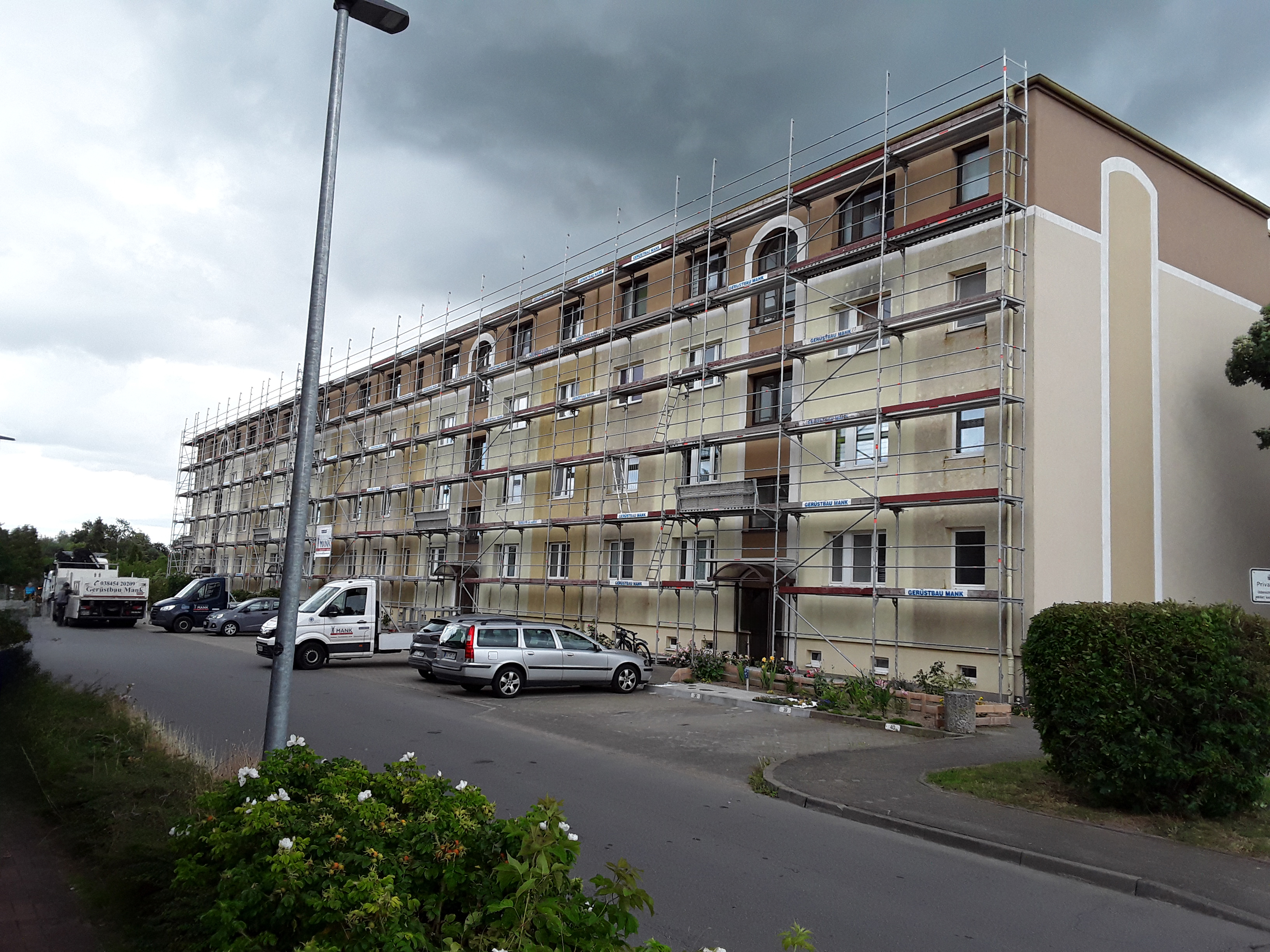 Gerüstbau Mank - Bützow - Fassadensanierung Mehrfamilienhaus 