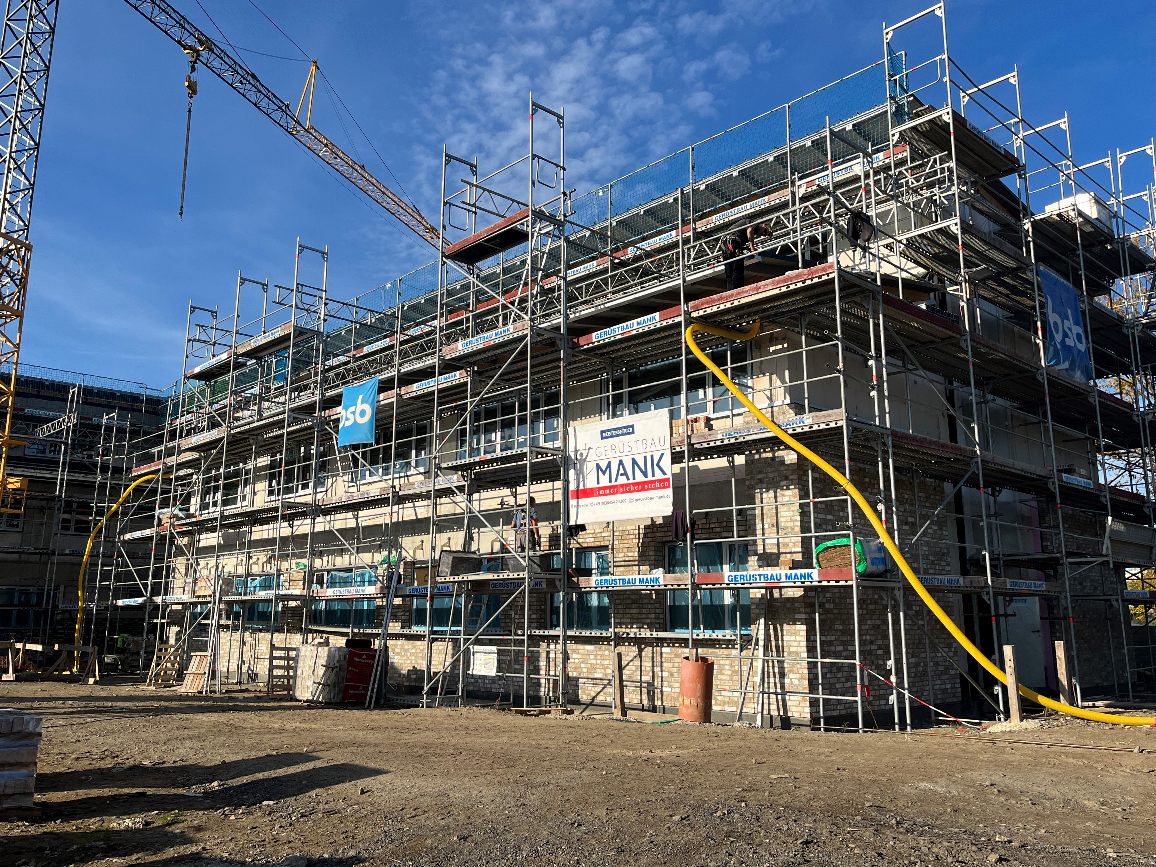  Gerüstbau Mank - Güstrow - Arbeitsgerüst und Schutzgerüst Verwaltungegebäude Neubau