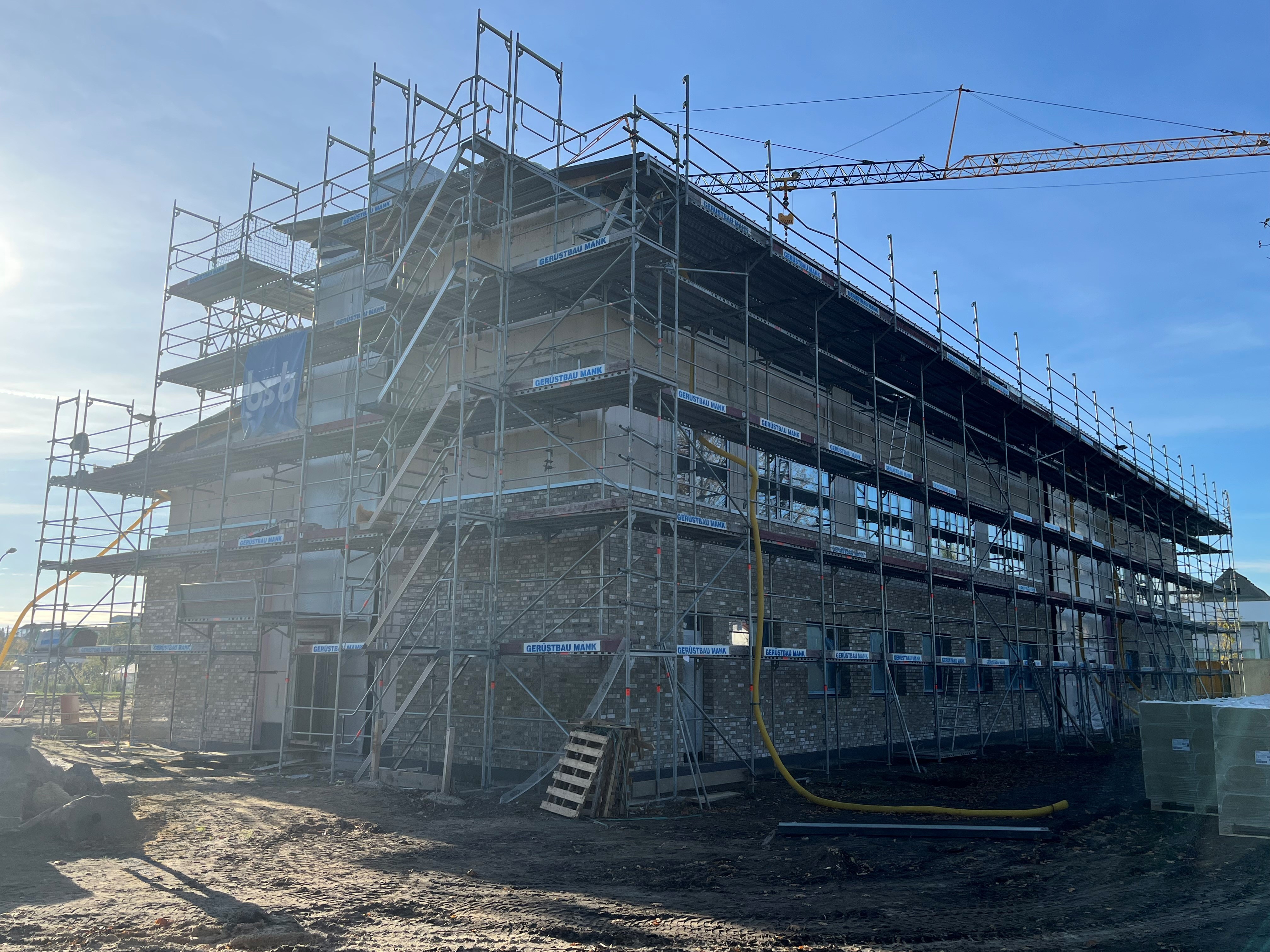  Gerüstbau Mank - Güstrow - Arbeitsgerüst und Schutzgerüst Verwaltungegebäude Neubau