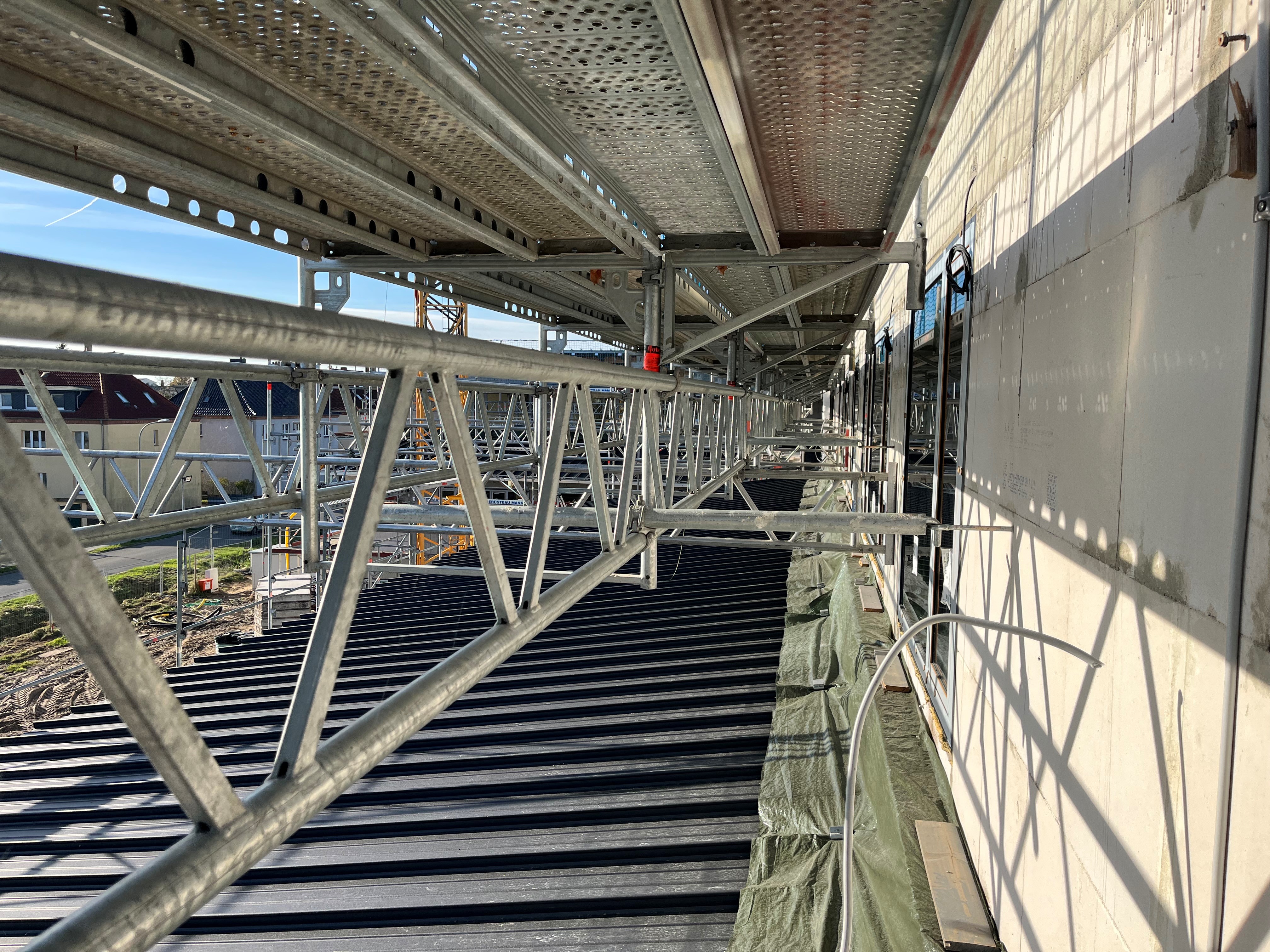  Gerüstbau Mank - Güstrow - Arbeitsgerüst und Schutzgerüst Verwaltungegebäude Neubau
