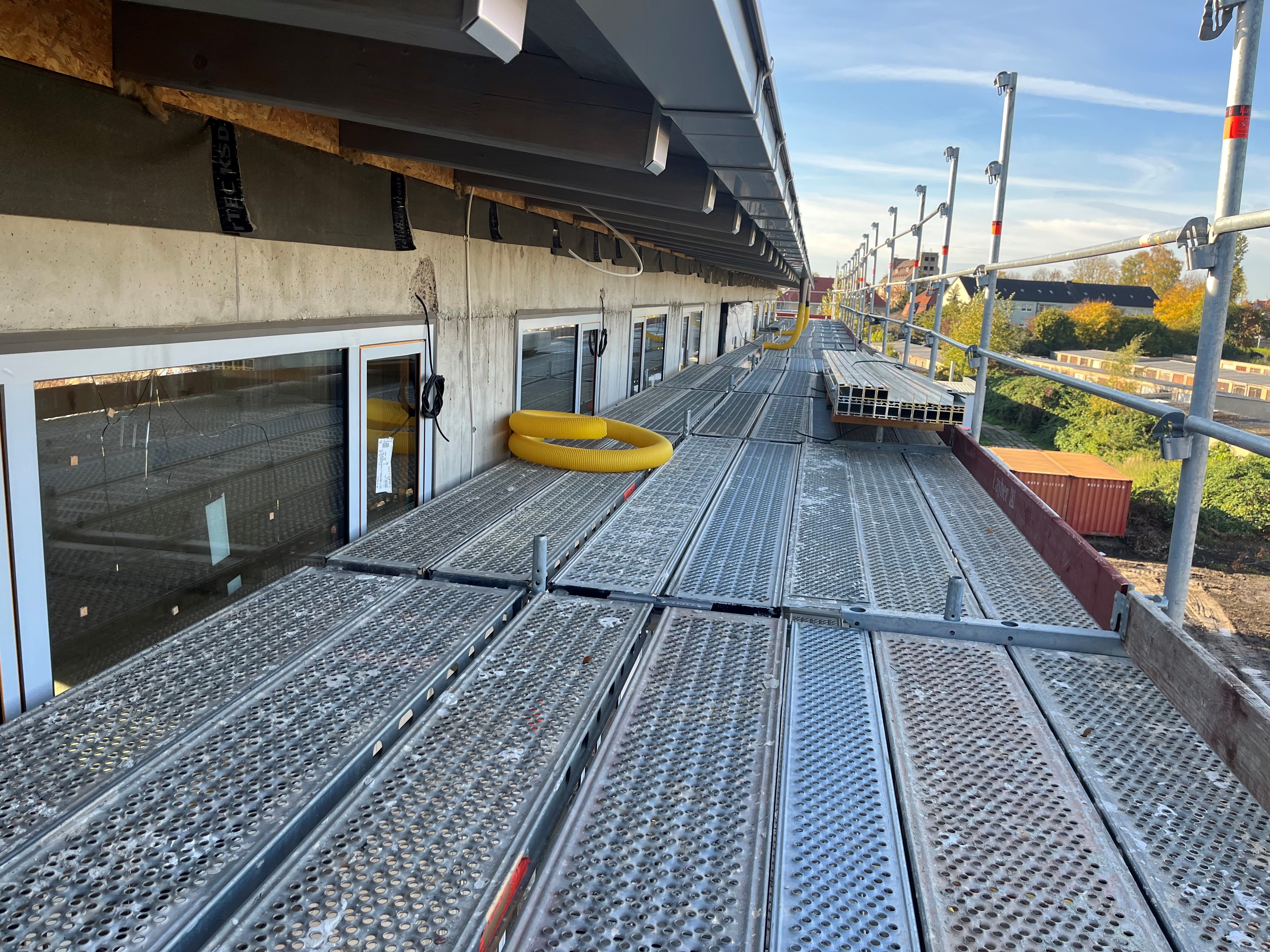  Gerüstbau Mank - Güstrow - Arbeitsgerüst und Schutzgerüst Verwaltungegebäude Neubau