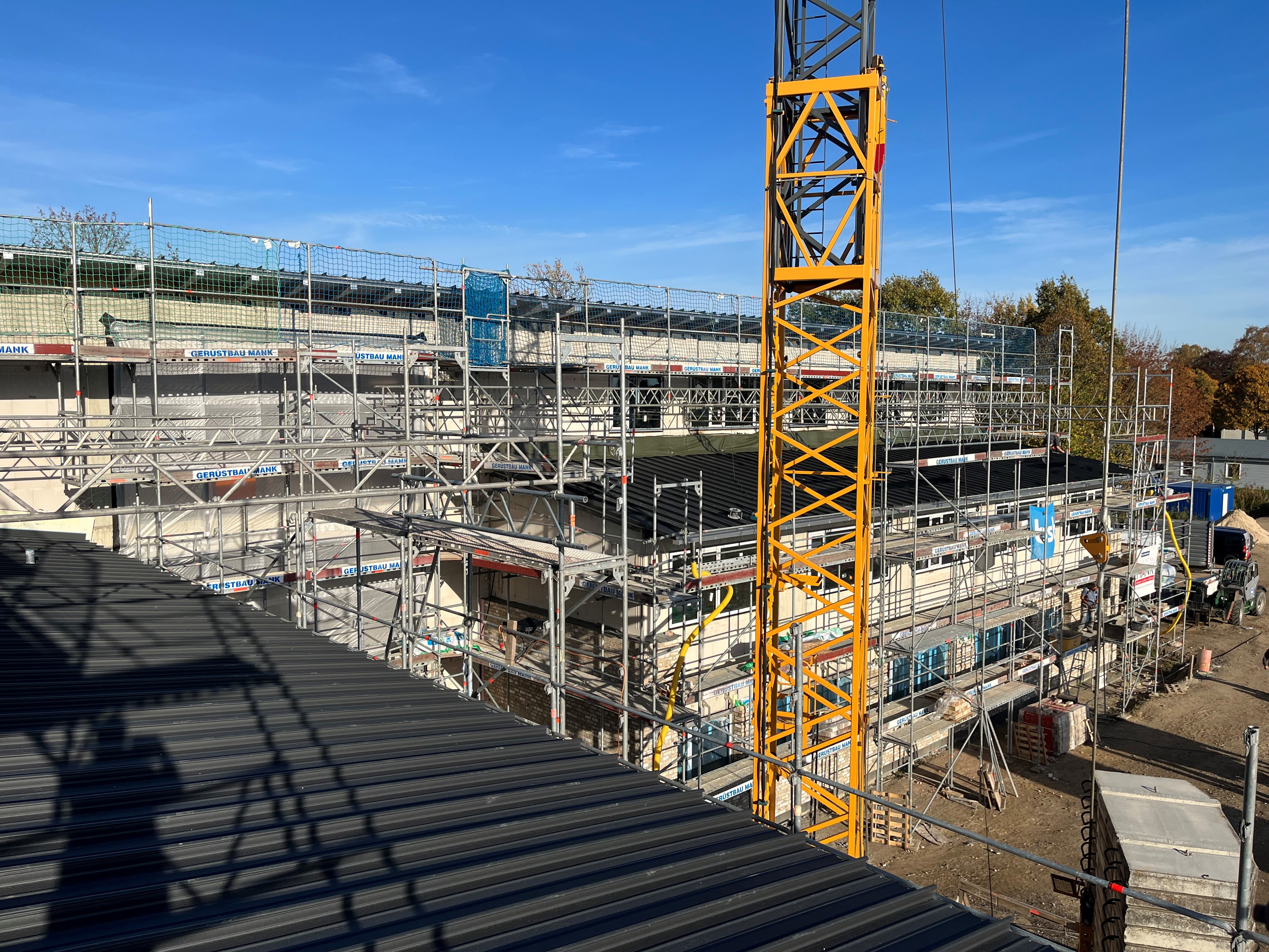  Gerüstbau Mank - Güstrow - Arbeitsgerüst und Schutzgerüst Verwaltungegebäude Neubau