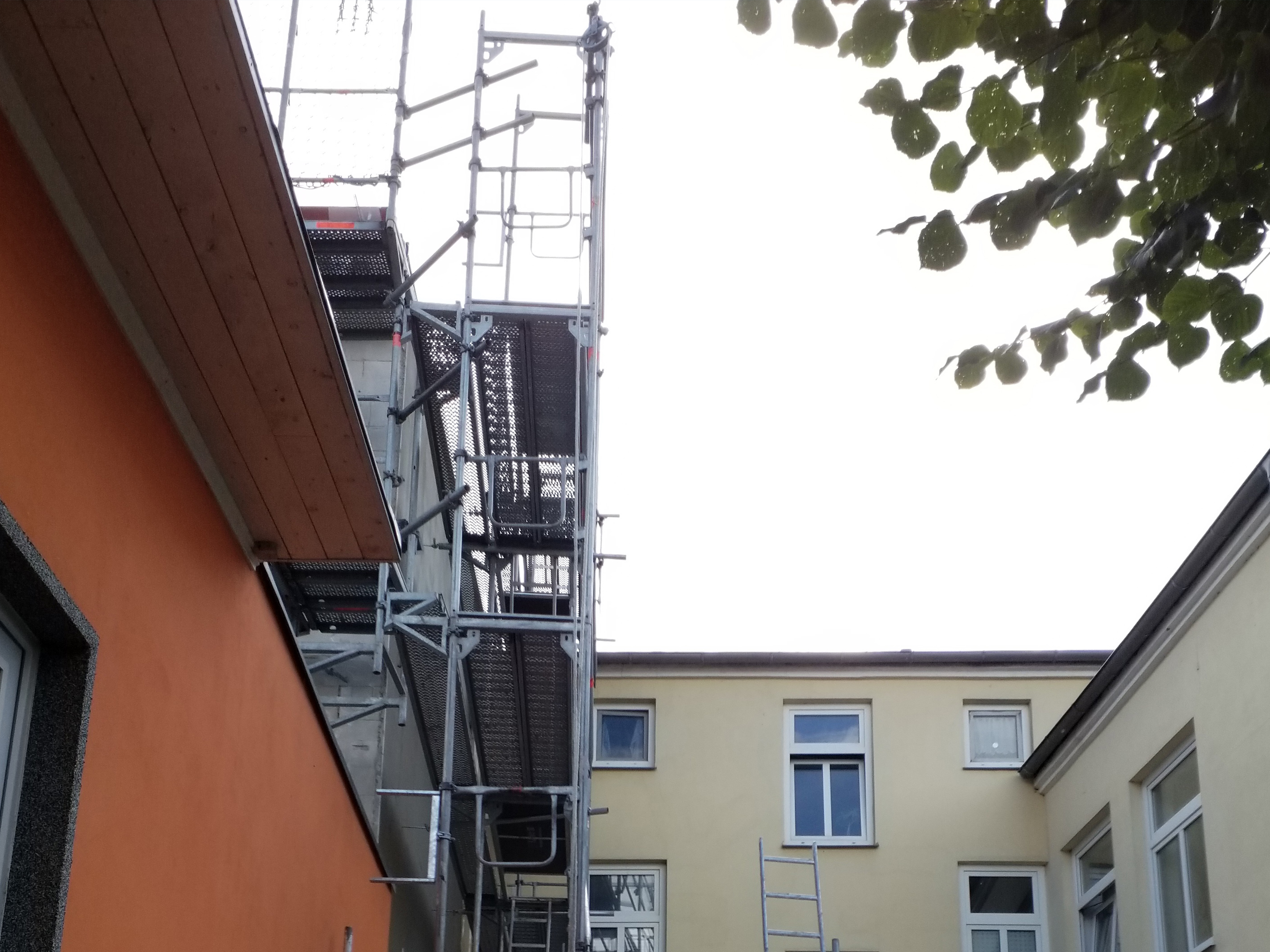 Gerüstbau Mank - Güstrow - Wohn- und Gewerbehaus 