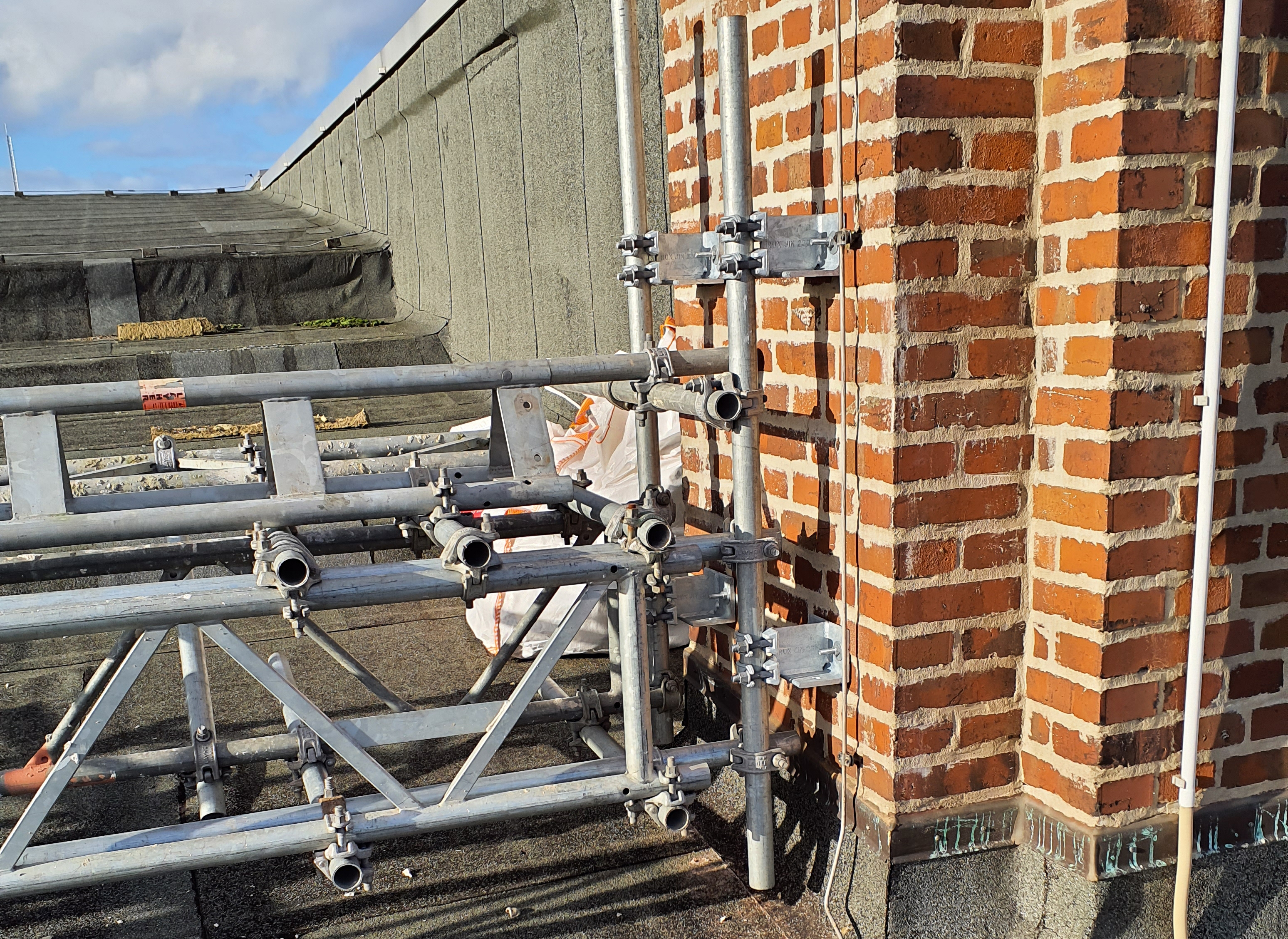 Gerüstbau Mank - Rostock - Wetterschutzdach verfahrbar zweiteilig