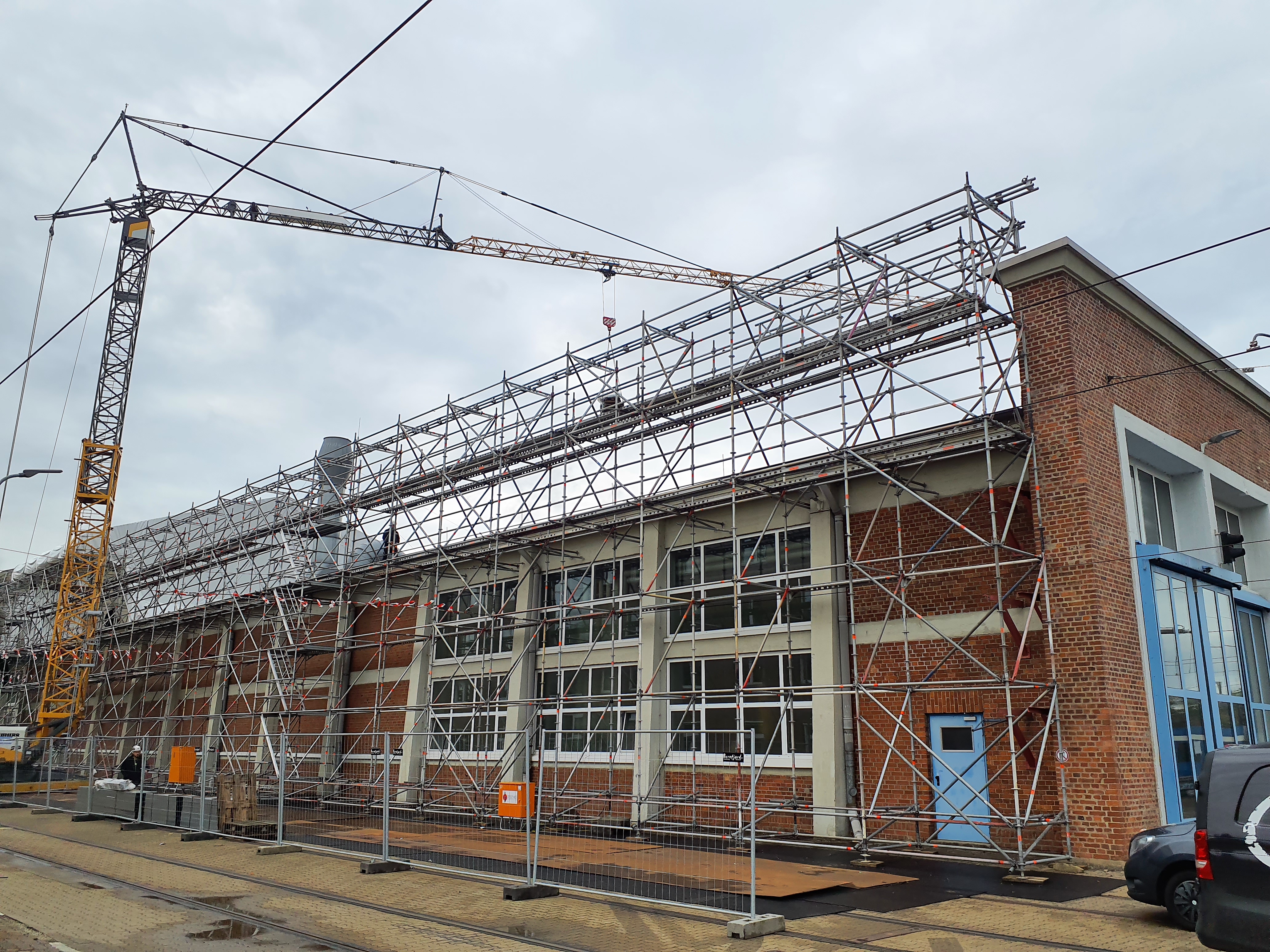 Gerüstbau Mank - Rostock - Wetterschutzdach verfahrbar zweiteilig