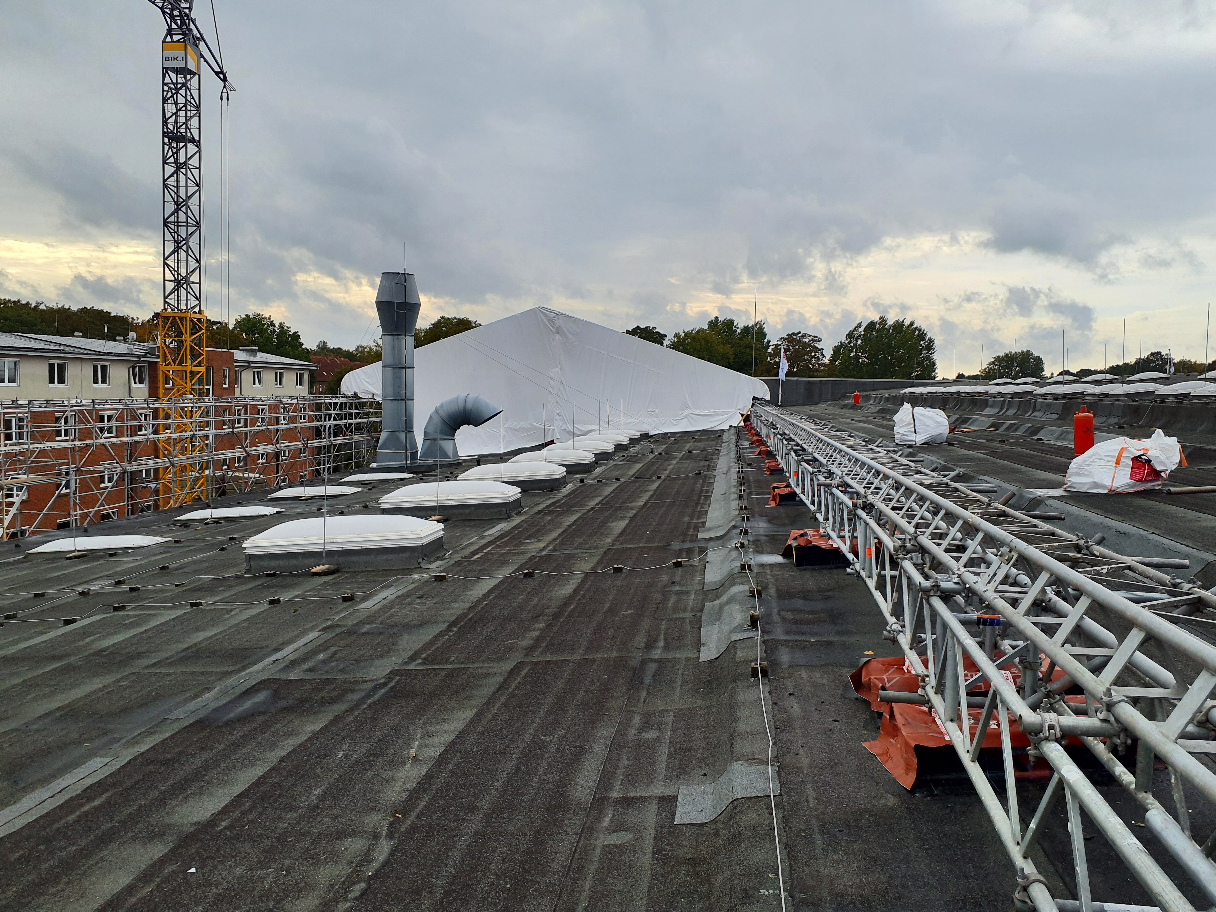 Gerüstbau Mank - Rostock - Wetterschutzdach verfahrbar zweiteilig