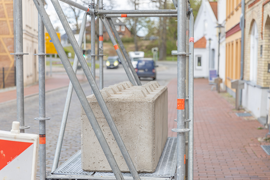  Gerüstbau Mank - Sternberg - Freistehendes Gerüst als Werbesträger für Stadtfest
