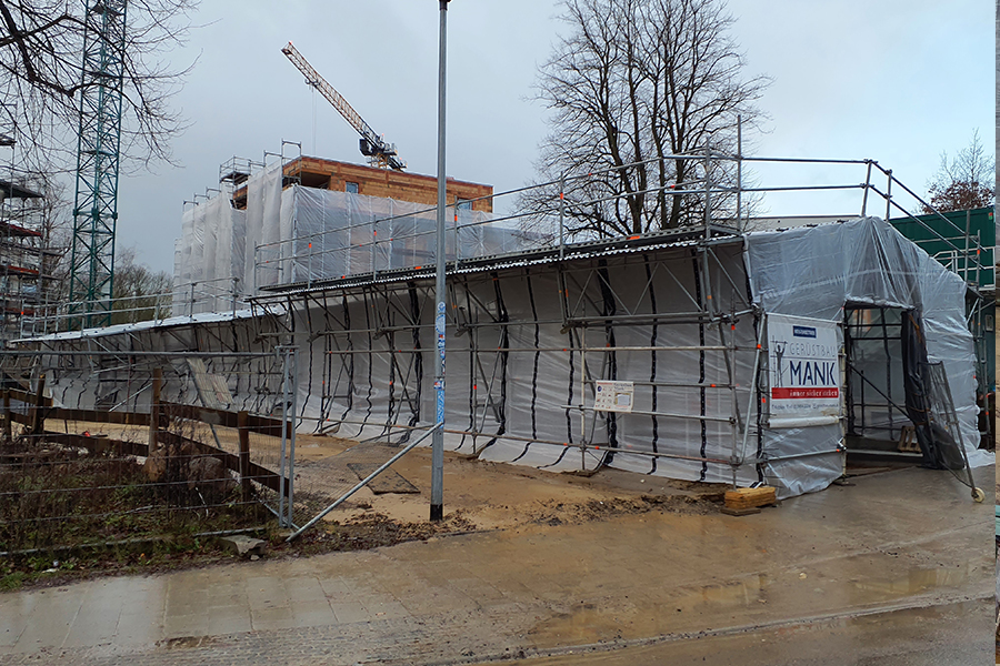 Gerüstbau Mank - Rostock - Wetterschutzdach - Thierfelder-Str.